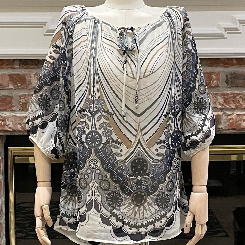 Romeo & Juliet Couture ivory, tan, and grey floral printed top / XS-M / EUC